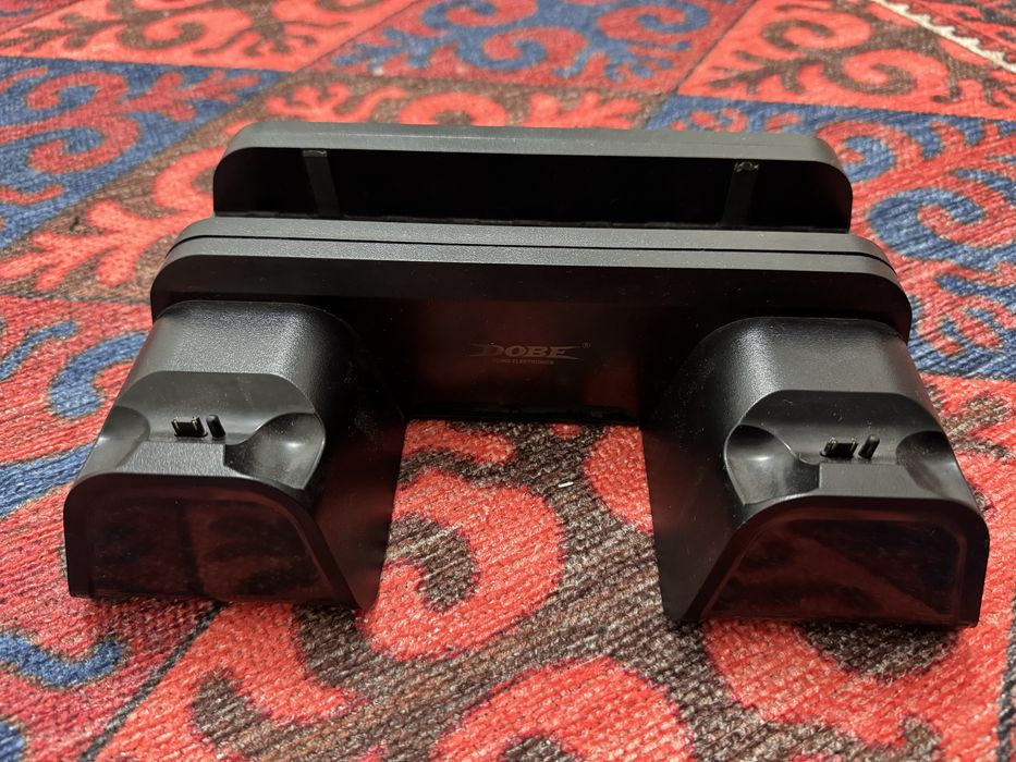 PlayStation диски и подставка