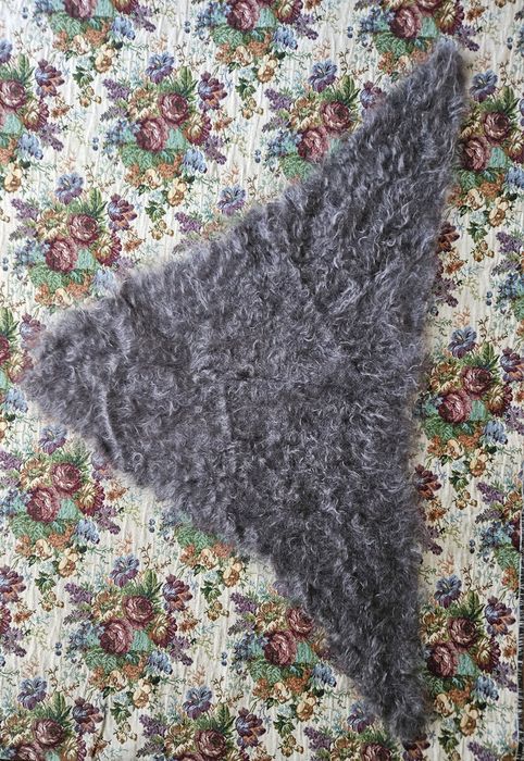 Пуховый платок ( косынка  ) новая . Цена 15000 тг