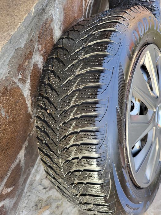 Jante otel 15 cu cauciucuri 195 65 15 iarna Good Year Ultragrip 8 M+S