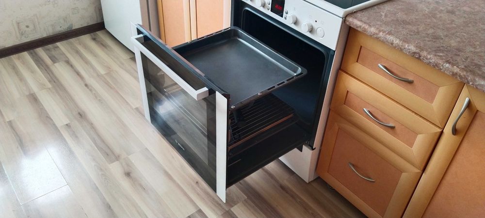 Продам электро плиту Bosch 644620