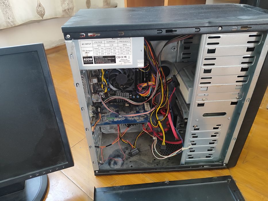 Рабочий манеторы ,комп нет ,всё вместе 10 ка