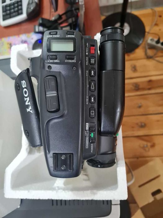 Видеокамера Sony Handycam CCD-TR50E
