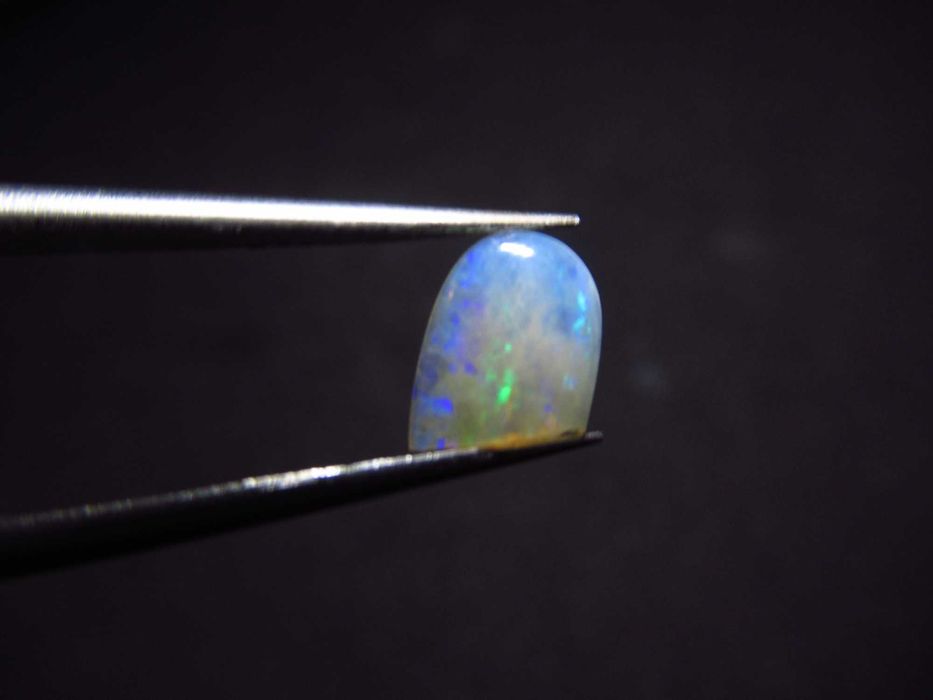 Изумруди,Рубин Зоисит,Ларимари,Шпинел,Опушен кварц,Опали,Рубини