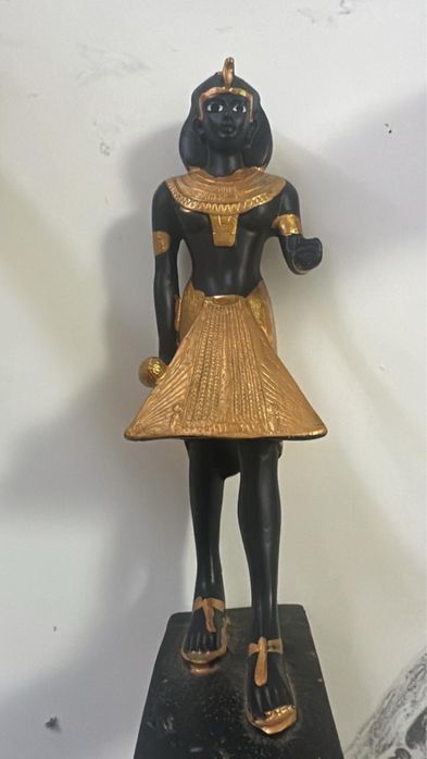 Статуэтки сувениры