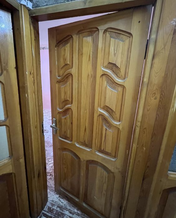 Yogoch eshik derazalar sotiladi b/u xolati yaxshi