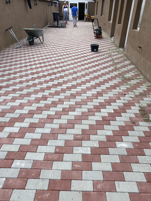 Montez pavele si borduri