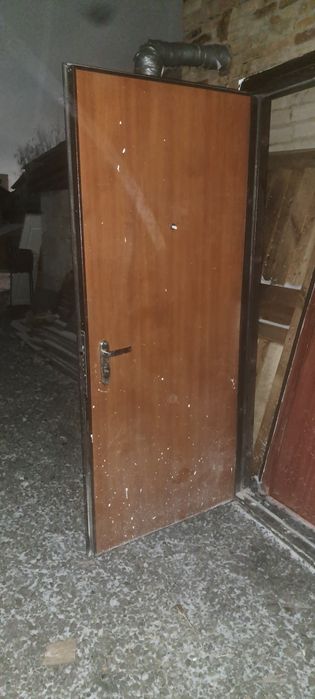 Продам Двери б/у