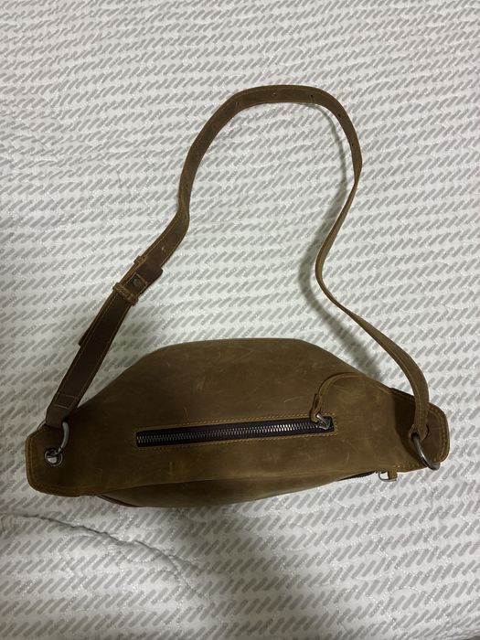 Сумка бананка кожаная