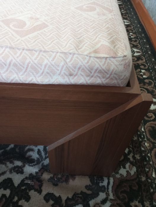 Продам 2-х спальную кровать.
