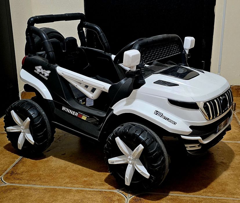 Продам электромашинку детскую