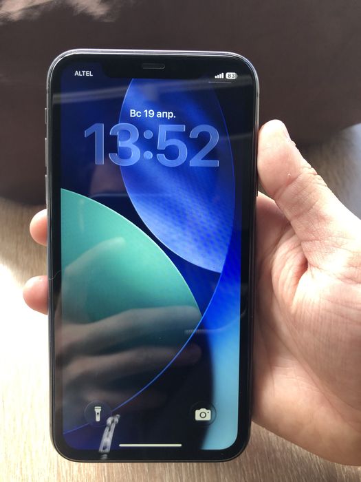 Продам айфон 11