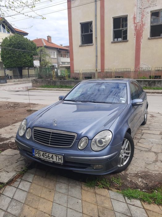 Продавам мерцедес Е класа