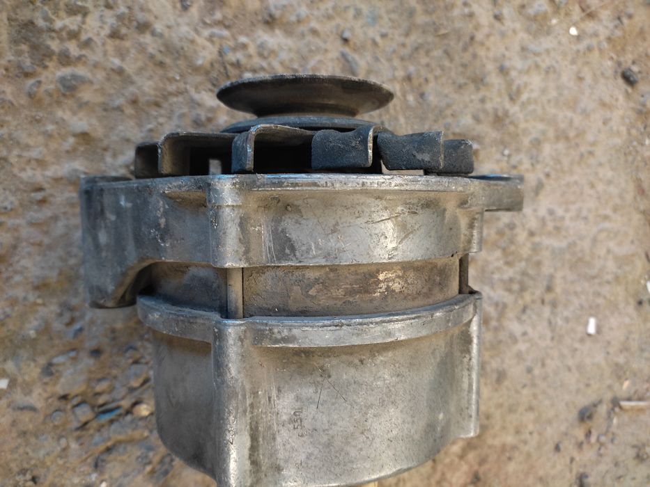 Опел генератор сотилади