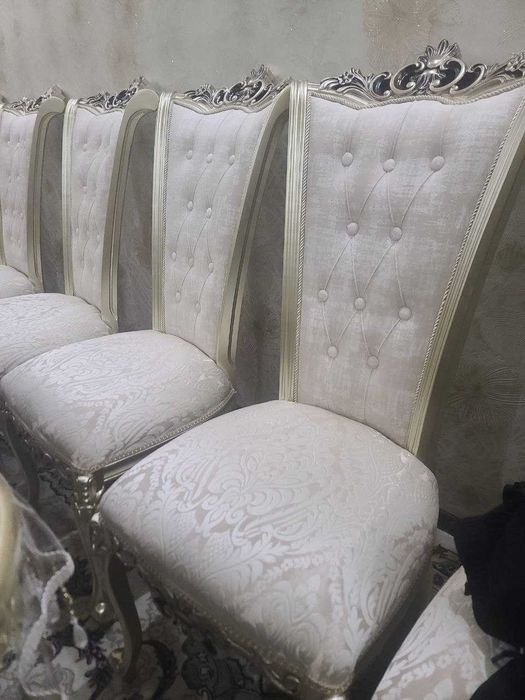 Stol va stul sotiladi.