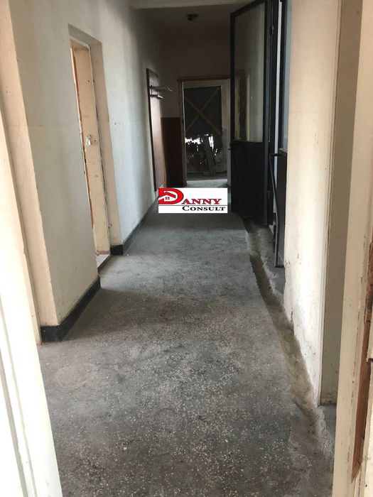 Двуетажна монолитна къща с двор в с. Беброво