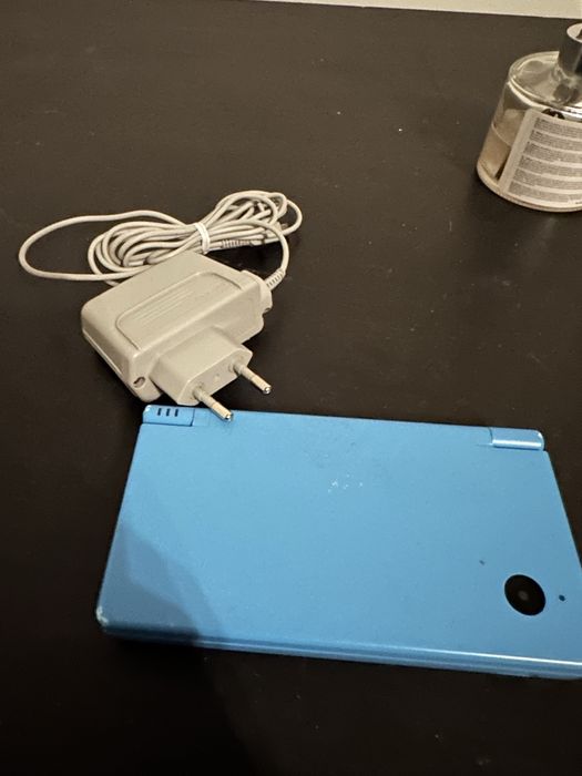 consola nintendo dsi albastra cu incarcatorul original
