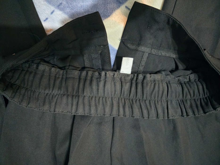 Продаю брюки класические-школьные  на девочку 11-12лет.