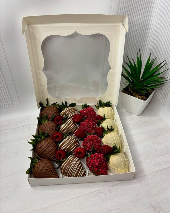 Трендовая игрушка “зайчик в клубнике”