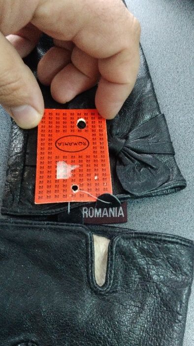 Manusi de dama din piele  - Romania