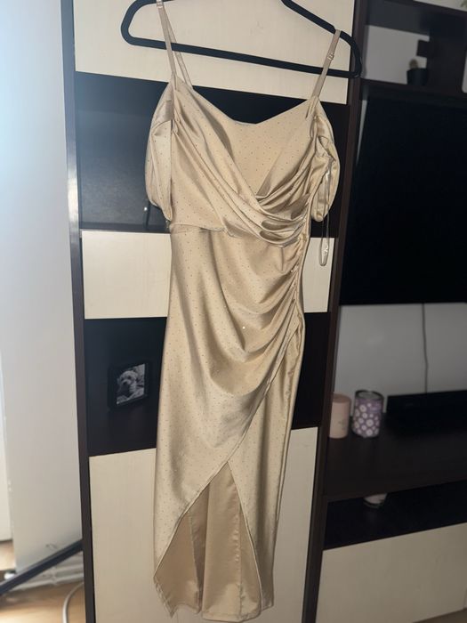 Rochie eleganta cu pietricele