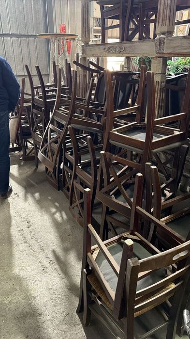 Продам Стулья и клумбы