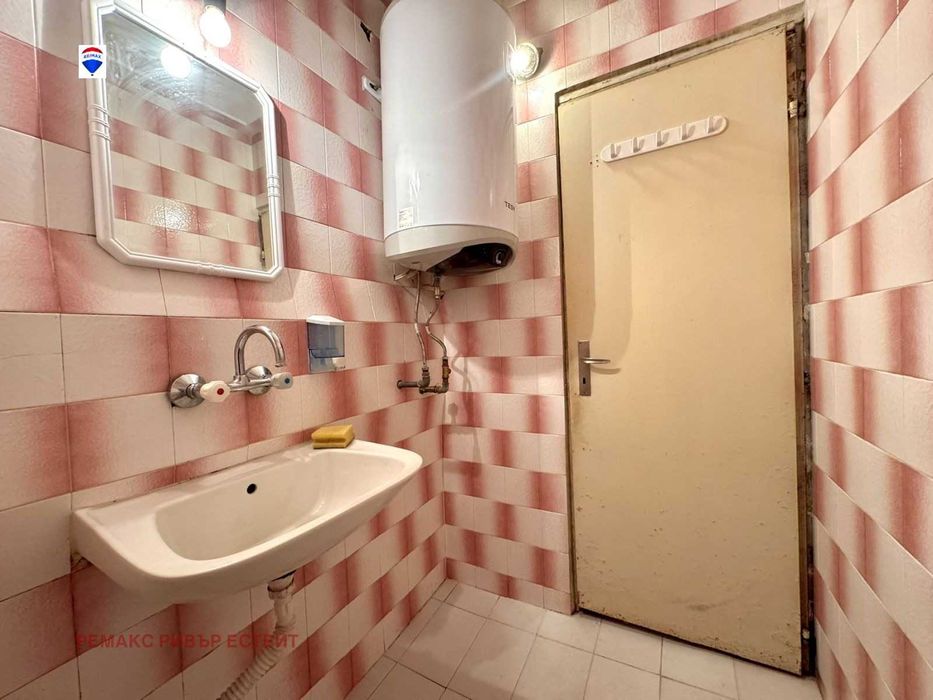 Дава се под наем Тристаен апартамент в Русе, Централен южен район - 86 кв.м за 306 € - Снимка #8