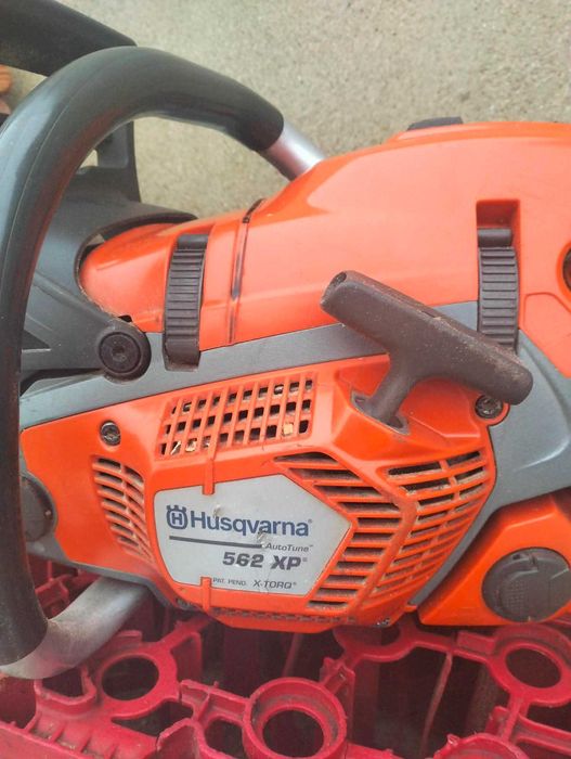 Husqvarna 562XP -КАТО НОВА!