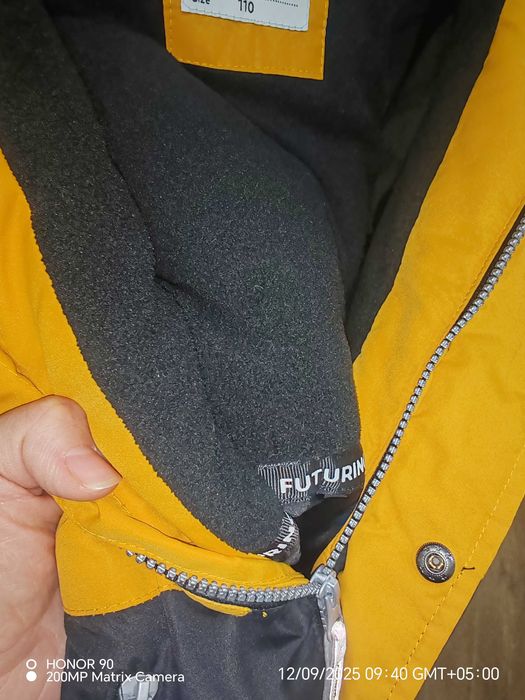 Продам осеннюю куртку для мальчика