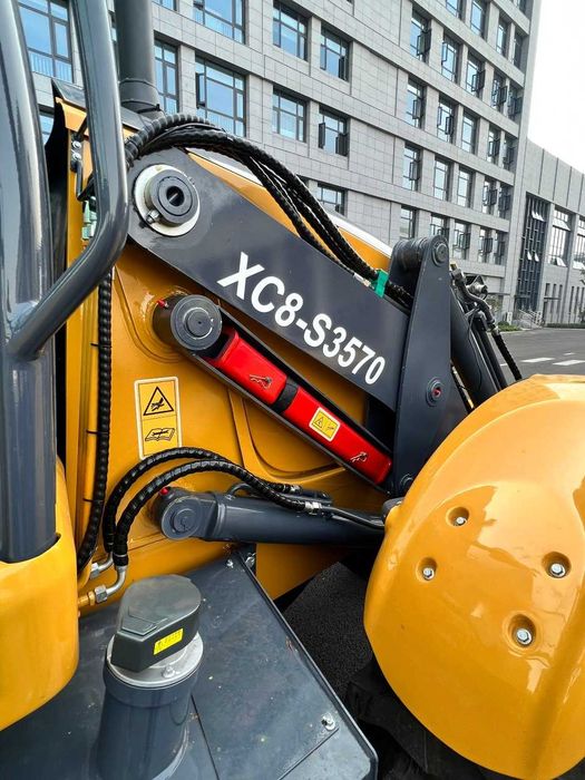 На складе! Yema Экскаватор-погрузчик XCMG XC8-S3570