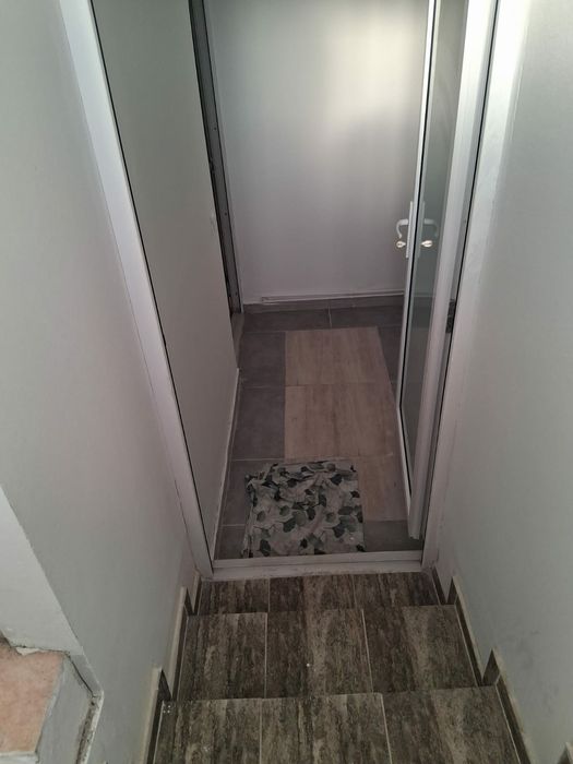 Închiriez  garsoniera
