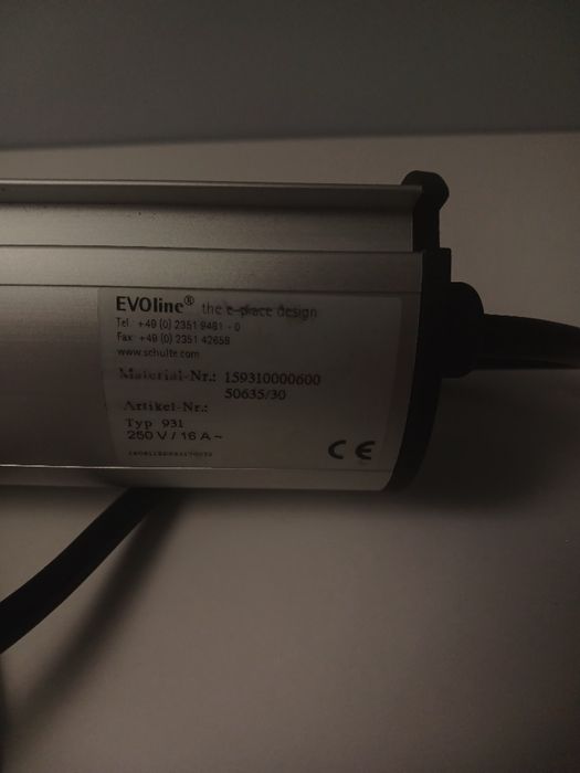 Priză încorporata în blatul de bucătărie 
componente din plastic dehal