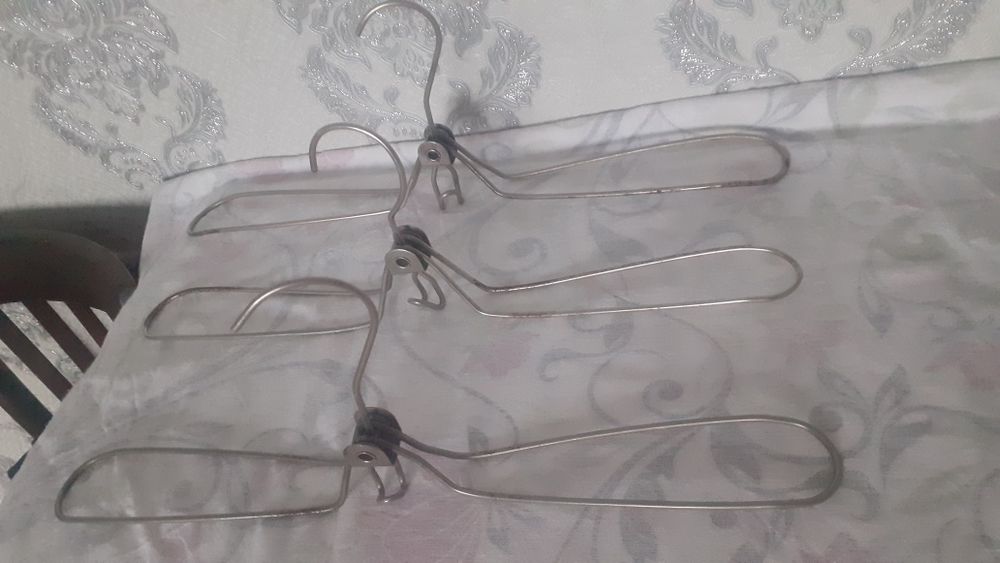 Продам вешалки не дорого