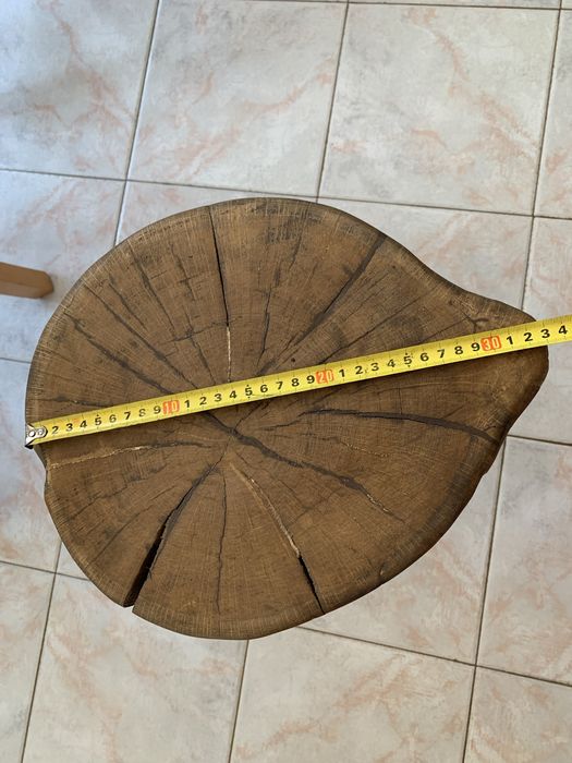 Малка маса от масивно дърво