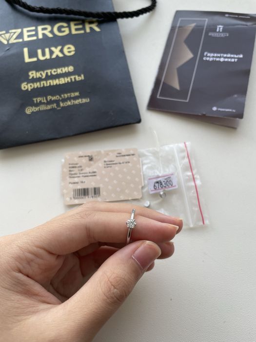 Продам бриллиантовое кольцо