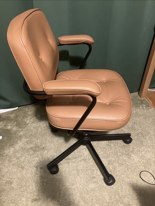 Vand scaun rotativ ALEFJÄLL Maro
Scaun rotativ, Grann maro-auriu
S