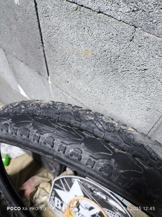 Продам резину на велосипед на 28.