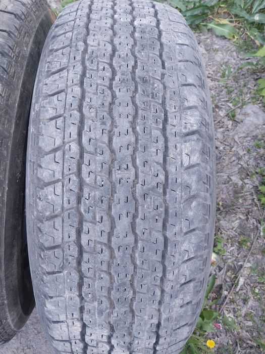 2 шины Bridgestone 265 65 R17.