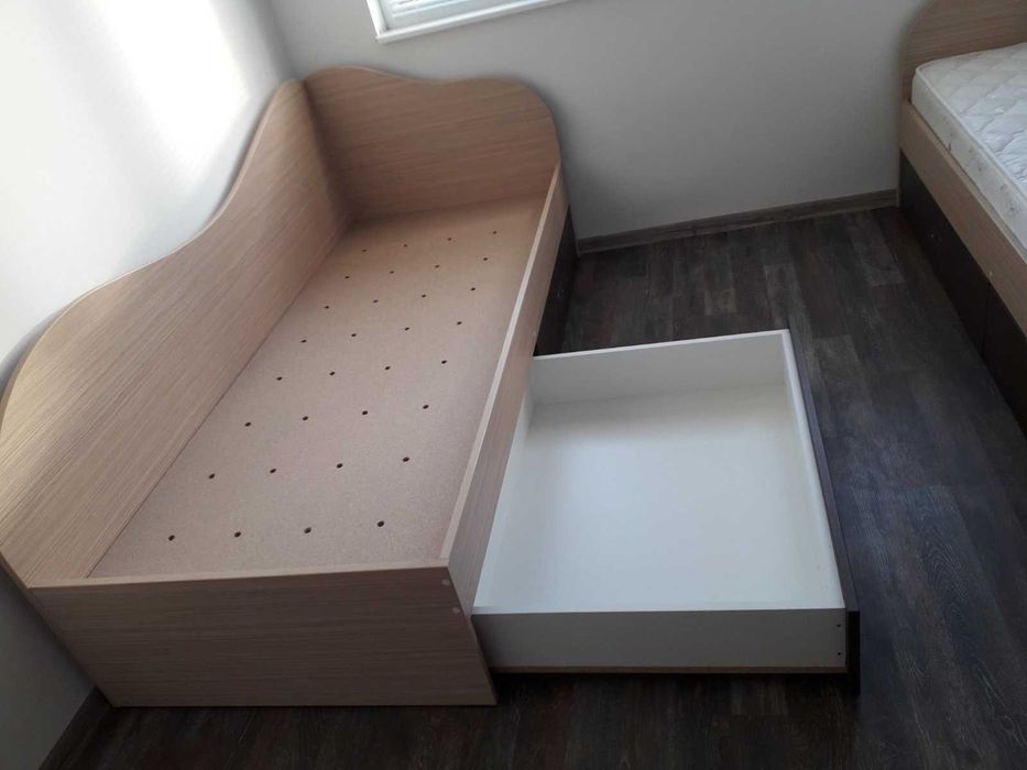 Легла с матраци 2 броя