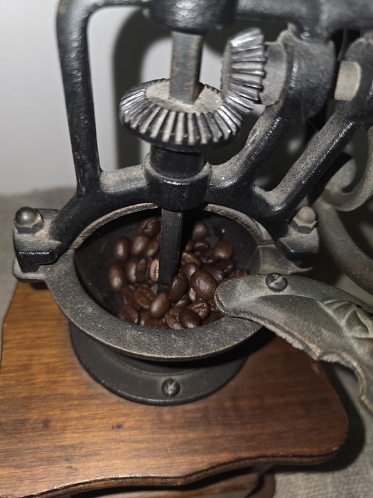 Rasnita de cafea manuala