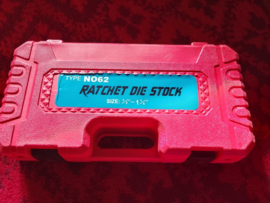 Плашки ,трубный набор новый.