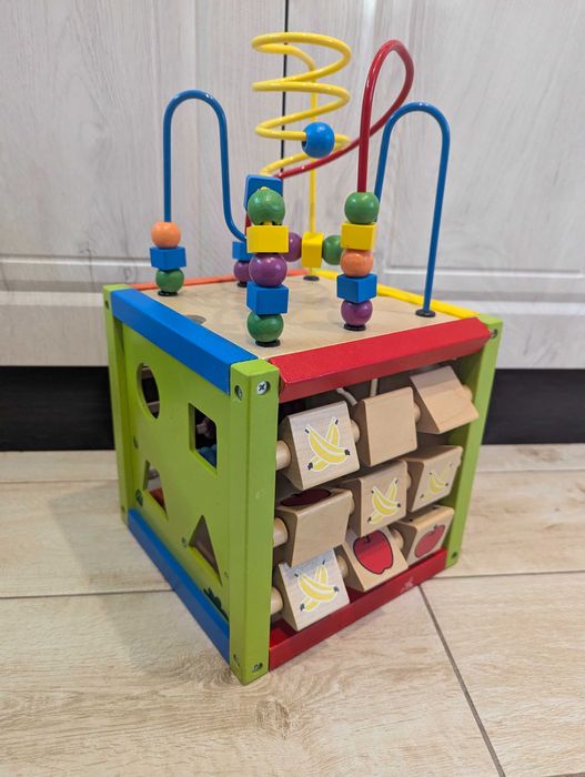 Дървен интерактивен куб