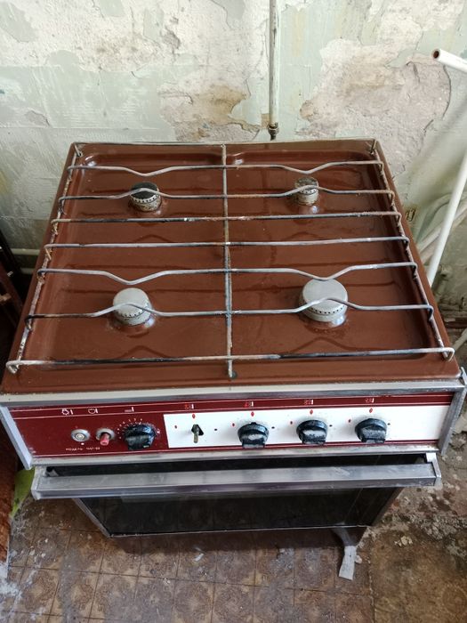 Продам газовую плиту