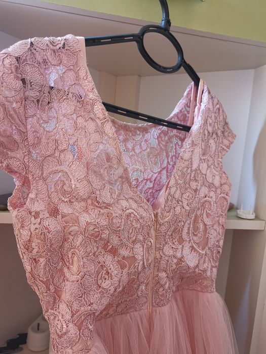 Rochie de nunta roz, cu tull și dantela