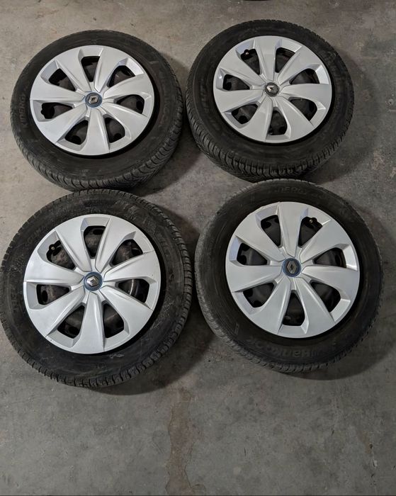 15 5x114.3 Джанти с гуми и тасове Renault Zoe