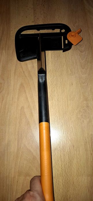 Брадва Fiskars X7