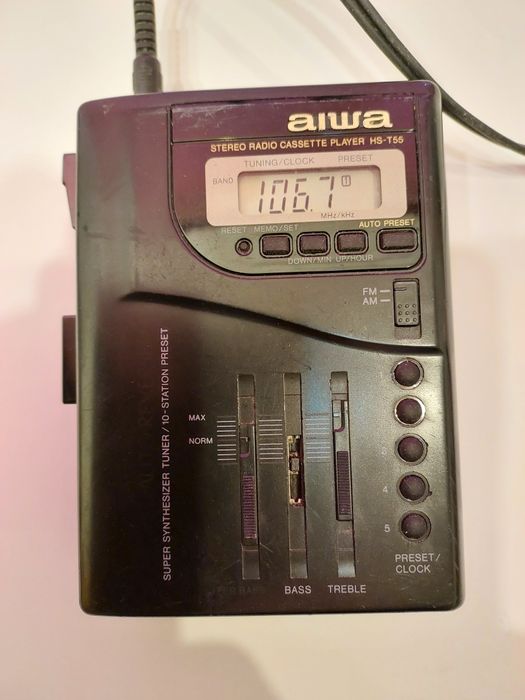 Walkman Aiwa, auto reverse, tuning digital FM/AM. Stare foarte bună.