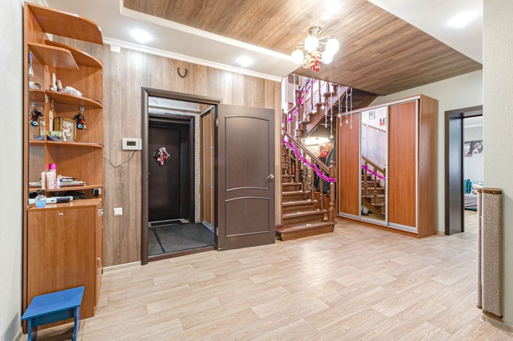 Срочно!!! Продажа дома 10 соток. Юго-Восток левая сторона . Торг