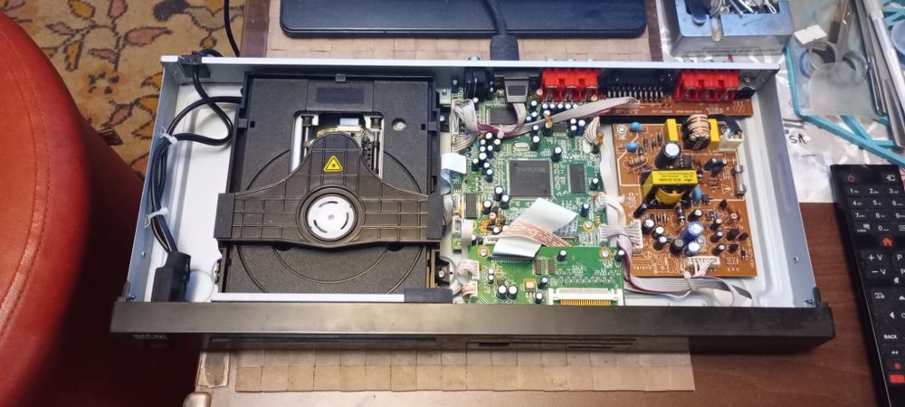 Vând tv JVC cu defect la display