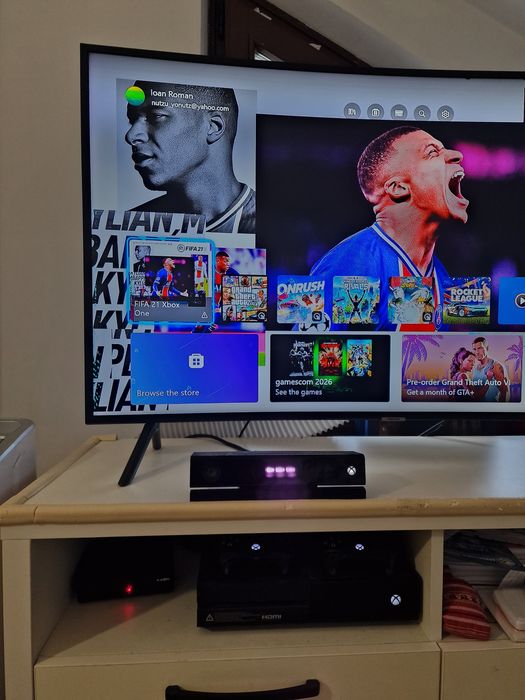 Pachet Consola Xbox One 500 GB, 1 kinect, 2 manete si 15 cd-uri cu jocuri