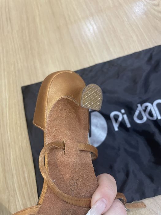 Обувки за латино , спортни танци